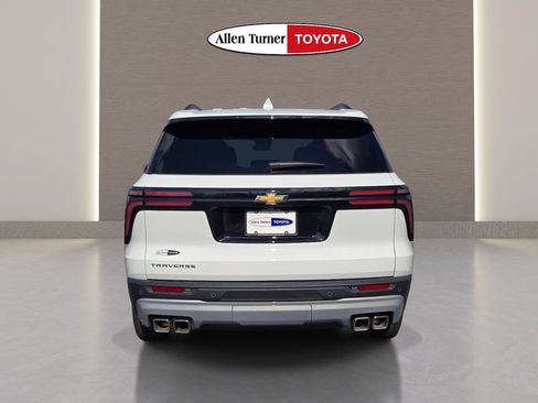 Used 2026 Chevrolet Traverse LT FWD image 8