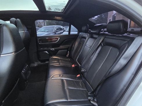 Used 2019 Lincoln Continental Select image 15