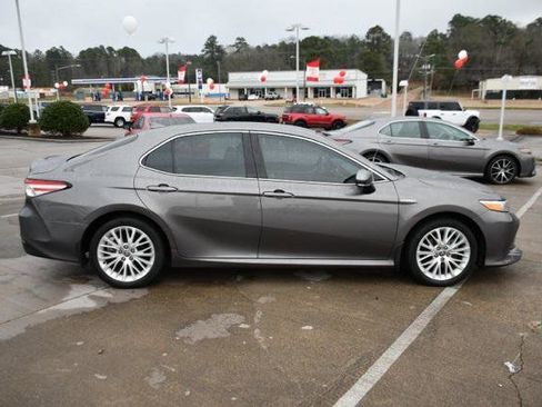 Used 2020 Toyota Camry XLE FWD image 6