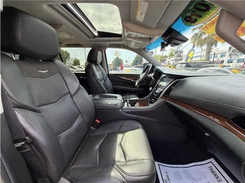 Used 2019 Cadillac Escalade ESV Premium Luxury RWD image 36