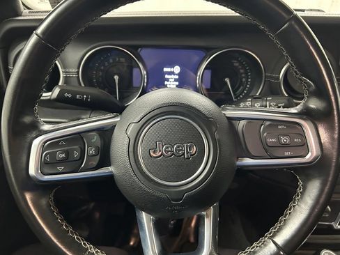 Used 2022 Jeep Wrangler Unlimited Sahara AWD/4WD image 18