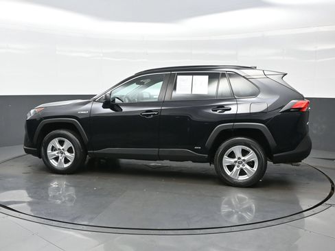 Used 2021 Toyota RAV4 LE AWD/4WD image 3