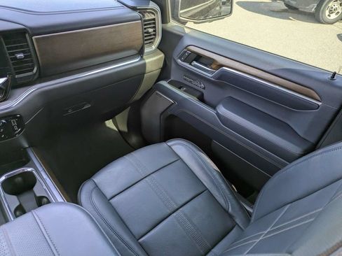 Used 2024 Chevrolet Silverado 1500 High Country w/ High Country Premium Package AWD/4WD image 17