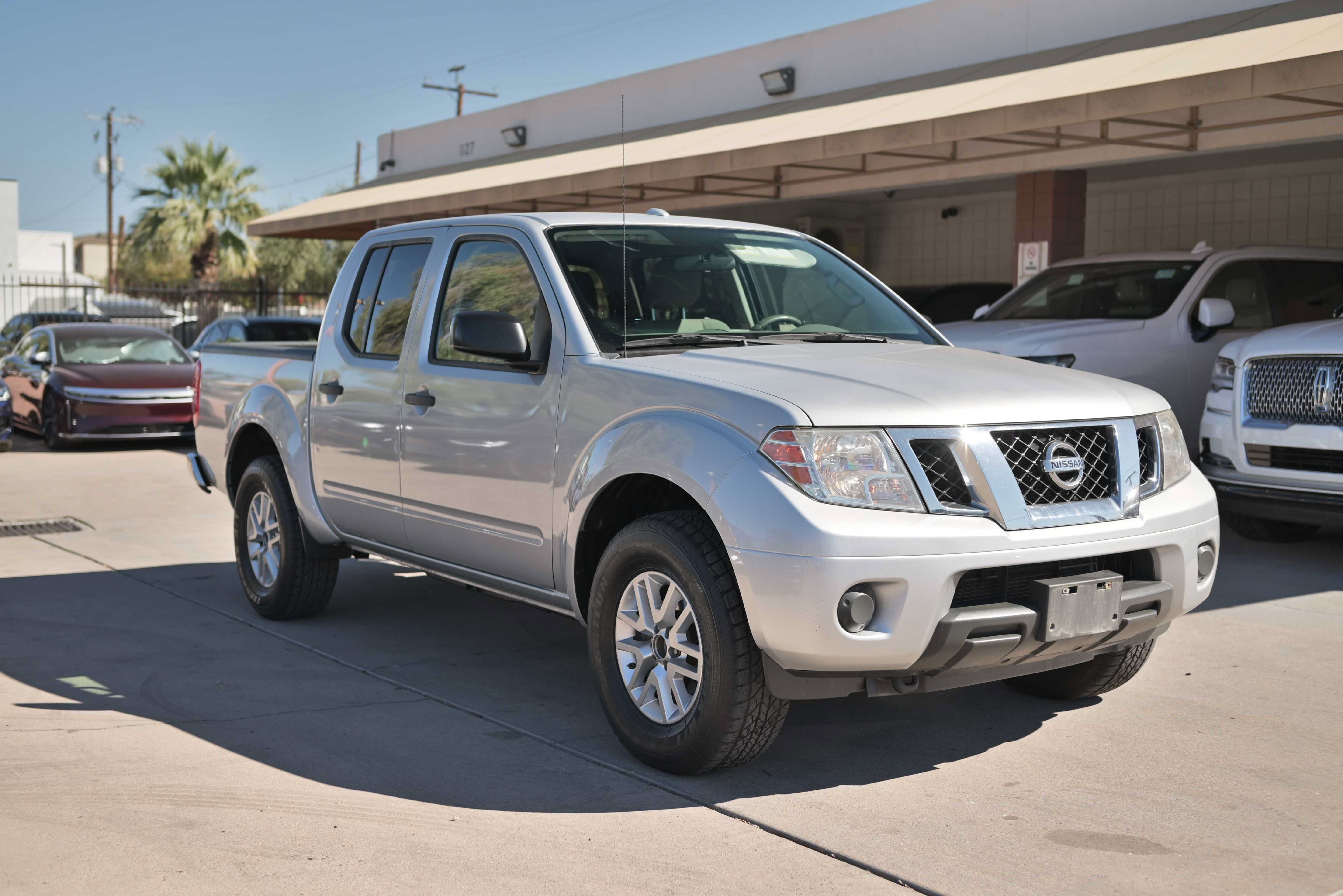 Used 2016 Nissan Frontier SV AWD/4WD image 3