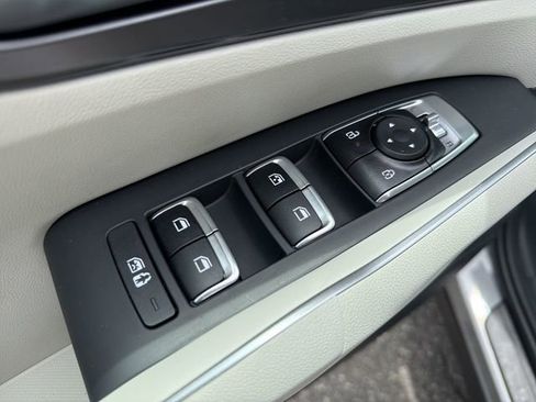 Used 2024 Kia Sorento S w/ Panoramic Sunroof Package FWD image 13