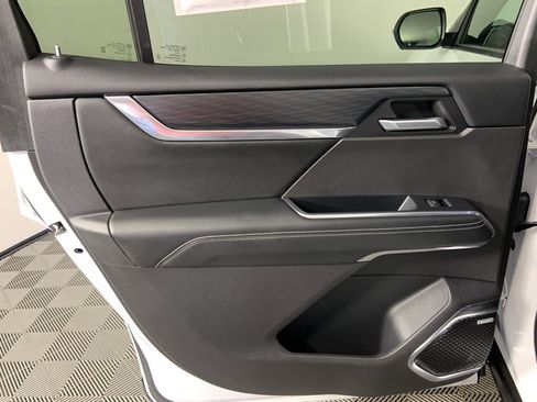 Used 2025 GMC Acadia Elevation image 23