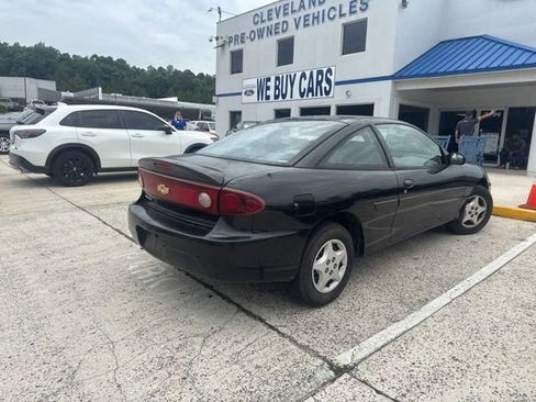 Used 2004 Chevrolet Cavalier Coupe w/ Preferred Equipment Group FWD image 13