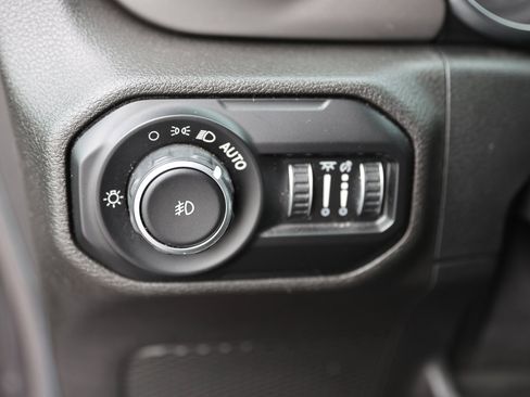 Used 2021 Jeep Wrangler Sport image 32