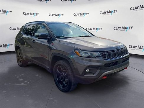 Used 2024 Jeep Compass Trailhawk image 7