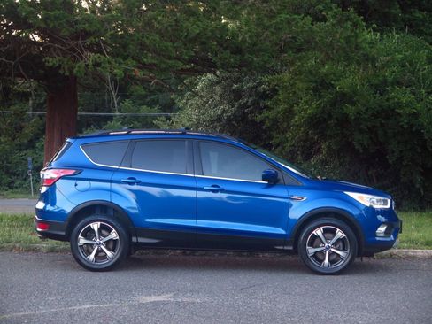 Used 2017 Ford Escape SE w/ Equipment Group 201A AWD/4WD image 5