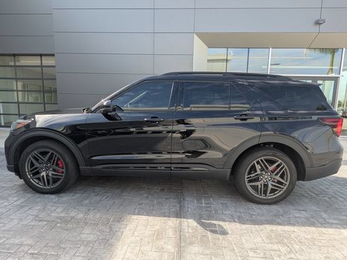 Used 2025 Ford Explorer ST RWD image 7