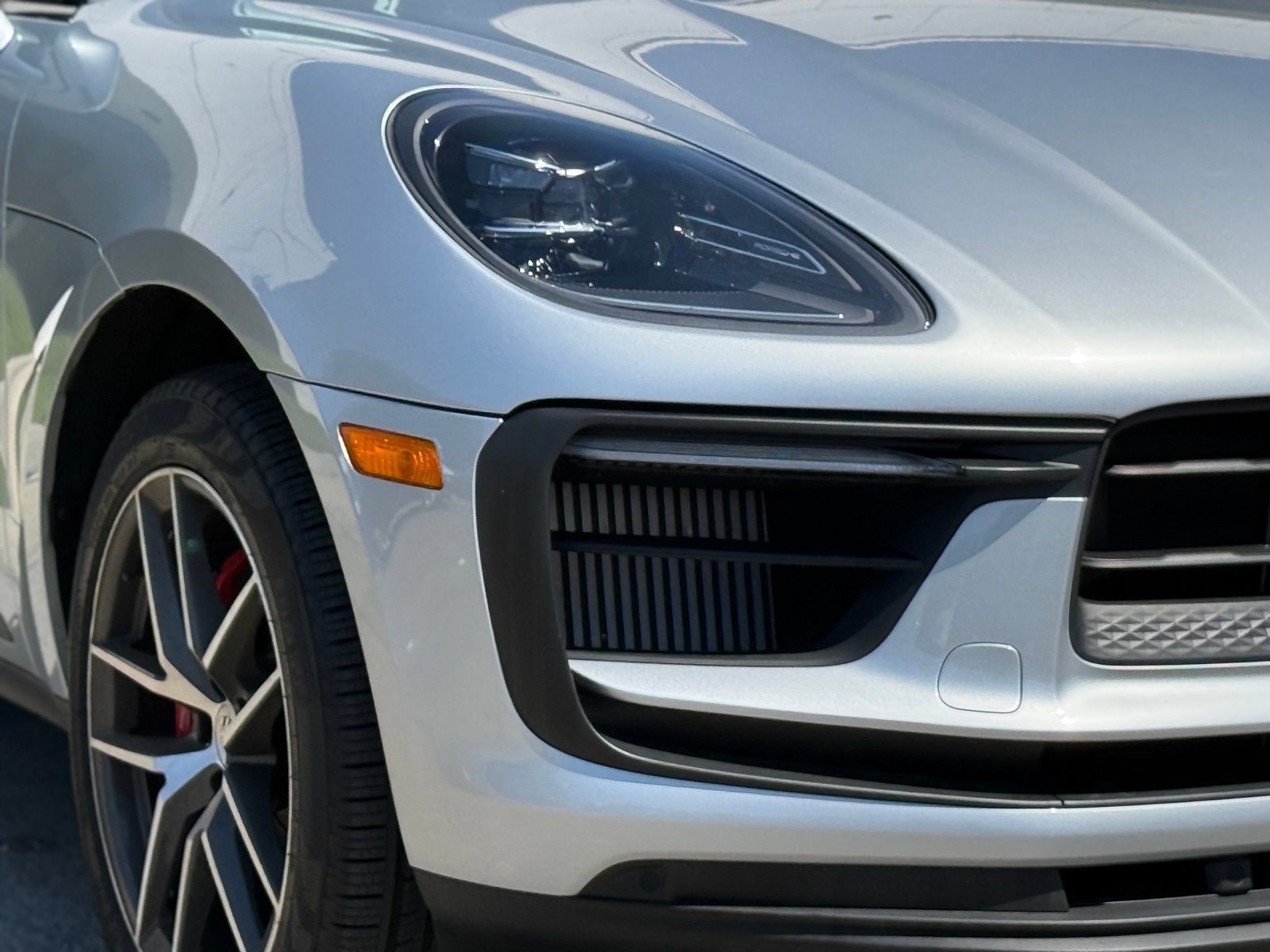 Used 2023 Porsche Macan S AWD/4WD image 8