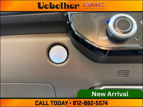 Used 2025 Kia Carnival FWD image 23