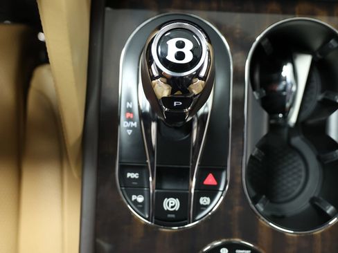 Used 2021 Bentley Bentayga AWD/4WD image 43