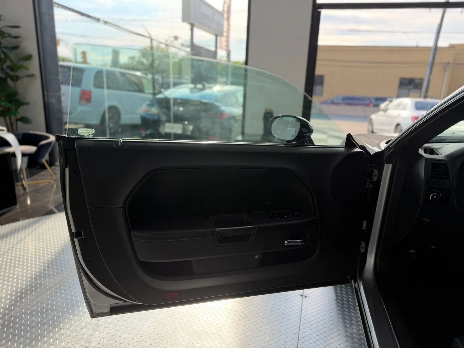 Used 2011 Dodge Challenger RWD image 5