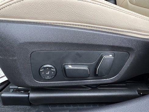 Used 2025 BMW 330i xDrive Sedan w/ Premium Package image 11