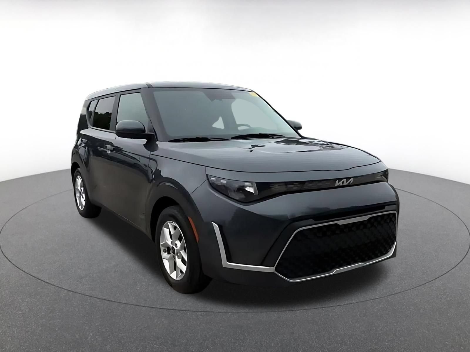 Used 2025 Kia Soul LX w/ LX Technology Package FWD image 3