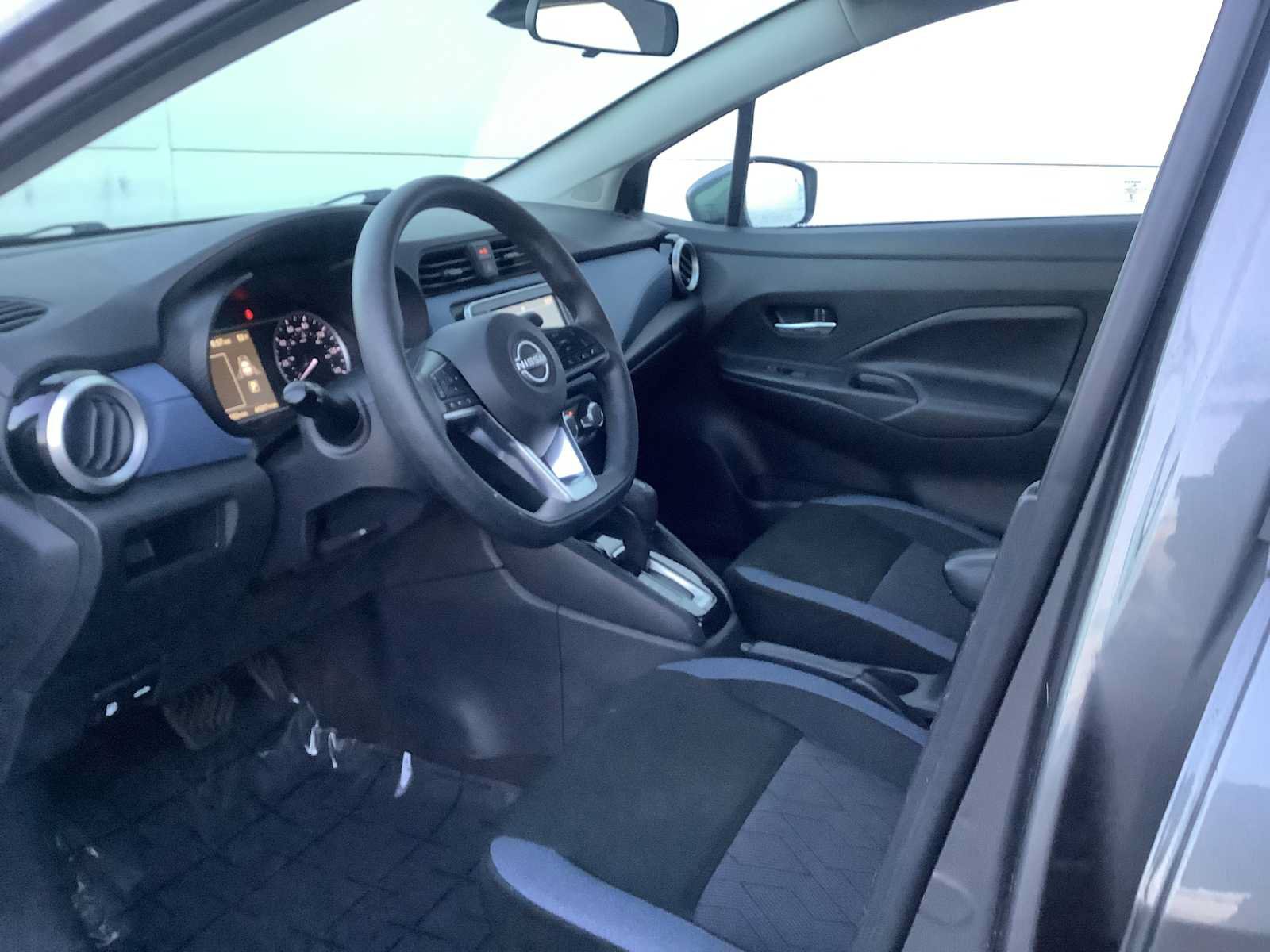 Used 2024 Nissan Versa SV FWD image 3
