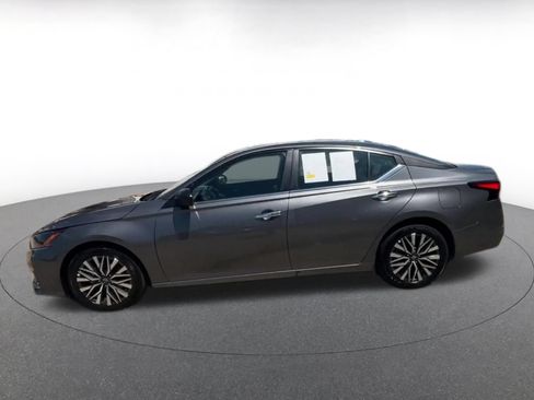 Used 2025 Nissan Altima 2.5 SV FWD image 9