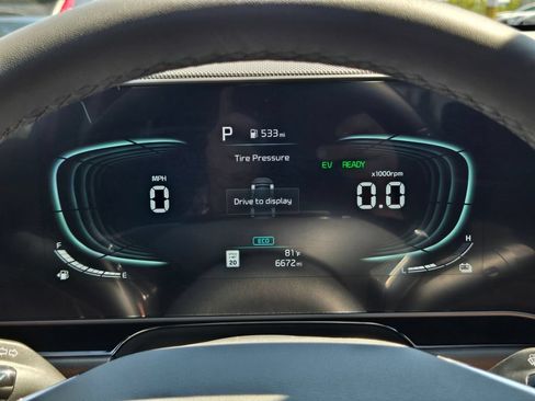 Certified 2025 Kia Niro EX FWD image 23