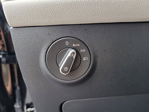 Certified 2025 Volkswagen Taos S image 32