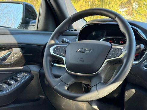 Used 2023 Chevrolet Traverse RS image 12