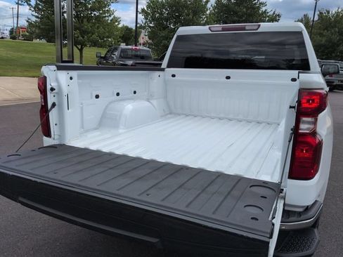Used 2023 Chevrolet Silverado 1500 LT AWD/4WD image 28