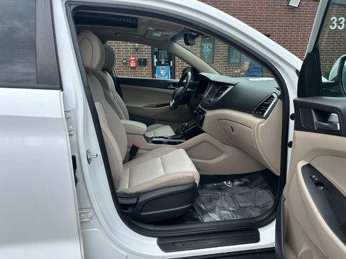 Used 2017 Hyundai Tucson Value AWD/4WD image 17