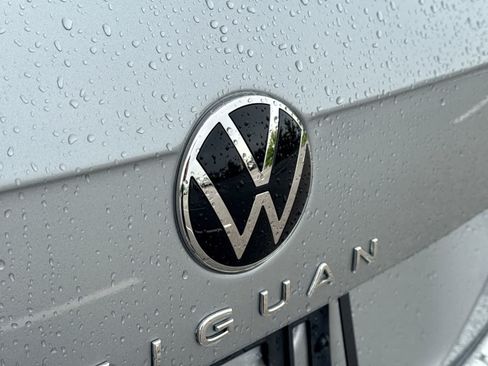 Used 2023 Volkswagen Tiguan SE R-Line FWD image 18
