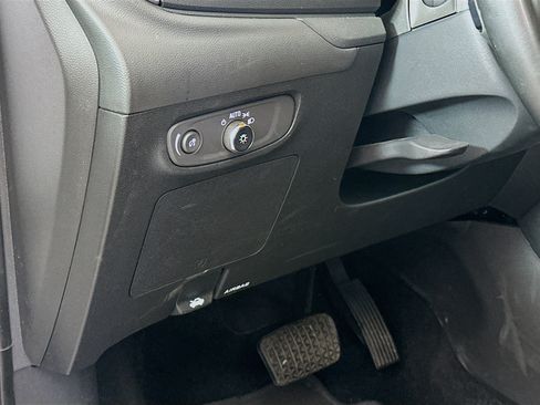 Used 2025 Buick Encore GX Preferred AWD/4WD image 17