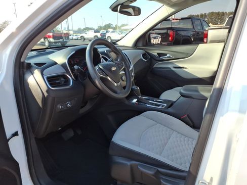Used 2021 Chevrolet Equinox LS image 19
