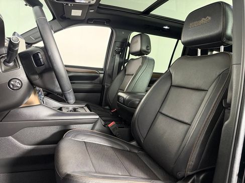 Used 2024 Chevrolet Suburban High Country w/ Premium Package 2 RWD image 23