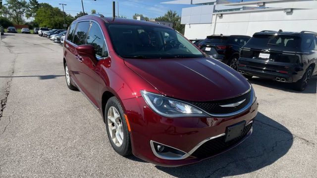 Used 2017 Chrysler Pacifica Touring-L Plus w/ Advanced Safetytec Group FWD image 4
