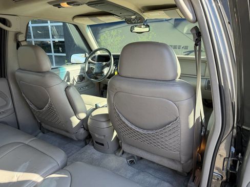 Used 1999 Chevrolet Suburban 2WD w/ Preferred Equipment Group 3 image 23