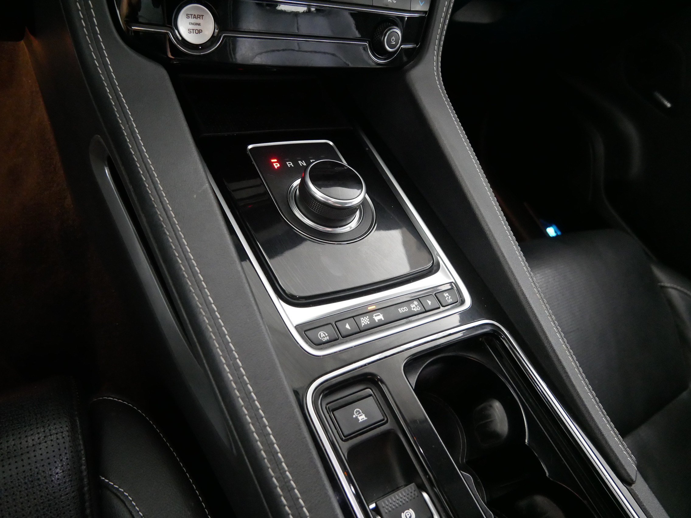 Used 2019 Jaguar F-PACE S AWD/4WD image 24