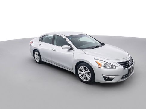 Used 2015 Nissan Altima 2.5 SV FWD image 3