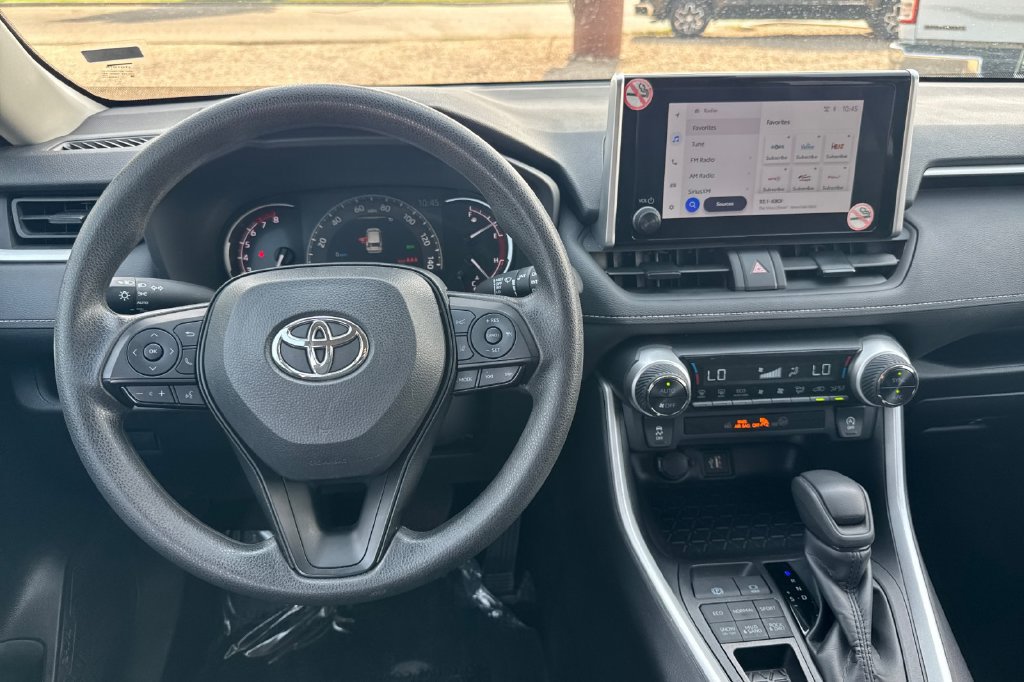 Used 2025 Toyota RAV4 XLE AWD/4WD image 18