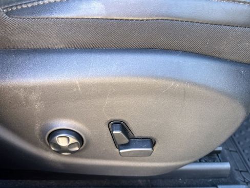 Used 2019 Jeep Cherokee Limited image 42