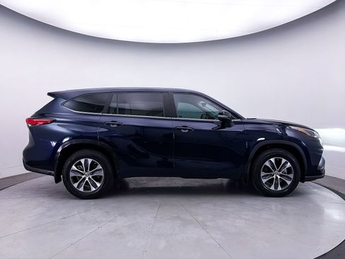 Used 2023 Toyota Highlander XLE FWD image 34