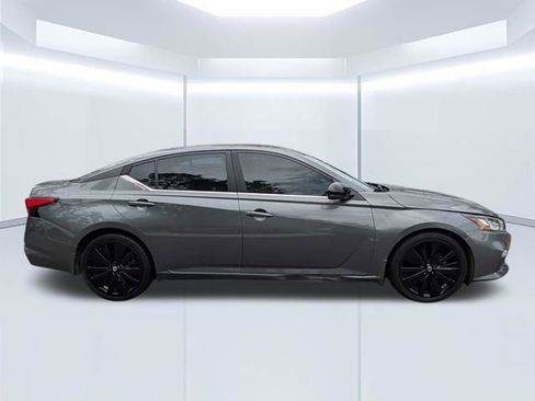 Used 2020 Nissan Altima 2.5 SR w/ Premium Package FWD image 3