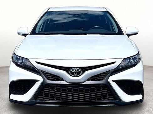 Used 2023 Toyota Camry SE FWD image 4