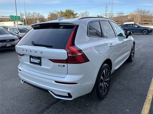 Certified 2023 Volvo XC60 B5 Plus w/ Climate Package image 8