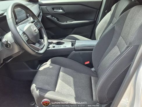Used 2025 Nissan Rogue SV FWD image 12