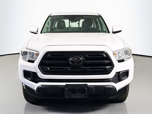 Used 2018 Toyota Tacoma SR image 2