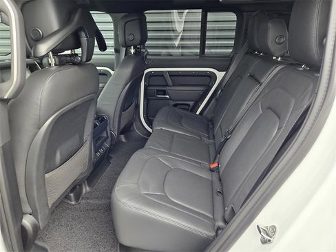 New 2026 Land Rover Defender 110 X-Dynamic SE image 7