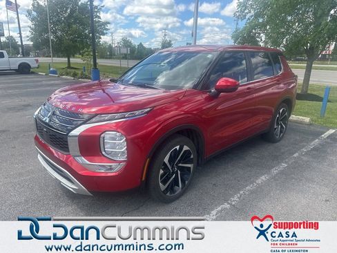 Used 2023 Mitsubishi Outlander SE FWD image 1