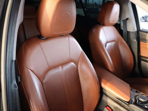 Used 2017 Alfa Romeo Giulia image 41