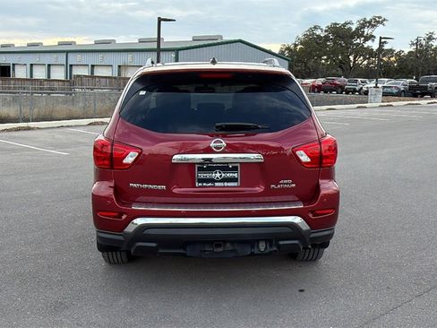 Used 2017 Nissan Pathfinder Platinum image 4