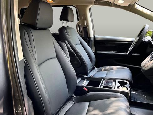 Certified 2026 Honda Odyssey EX-L image 9