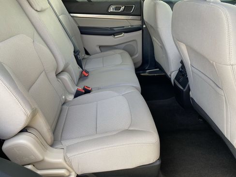Used 2018 Ford Explorer XLT image 13